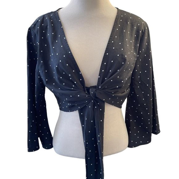 PRINCESS POLLY Black White Polka Dot Tie Front Crop Top Bell Sleeve Size 10 - Picture 2 of 8